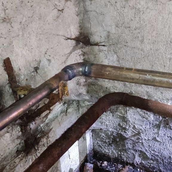 Луганский филиал единой управляющей компании оперативно проводит сварочные работы в связи с возникшими аварийными ситуациями после запуска котельных Луганский филиал единой управляющей компании оперативно проводит сварочные работы в связи с возникшими аварийными ситуациями после запуска котельных