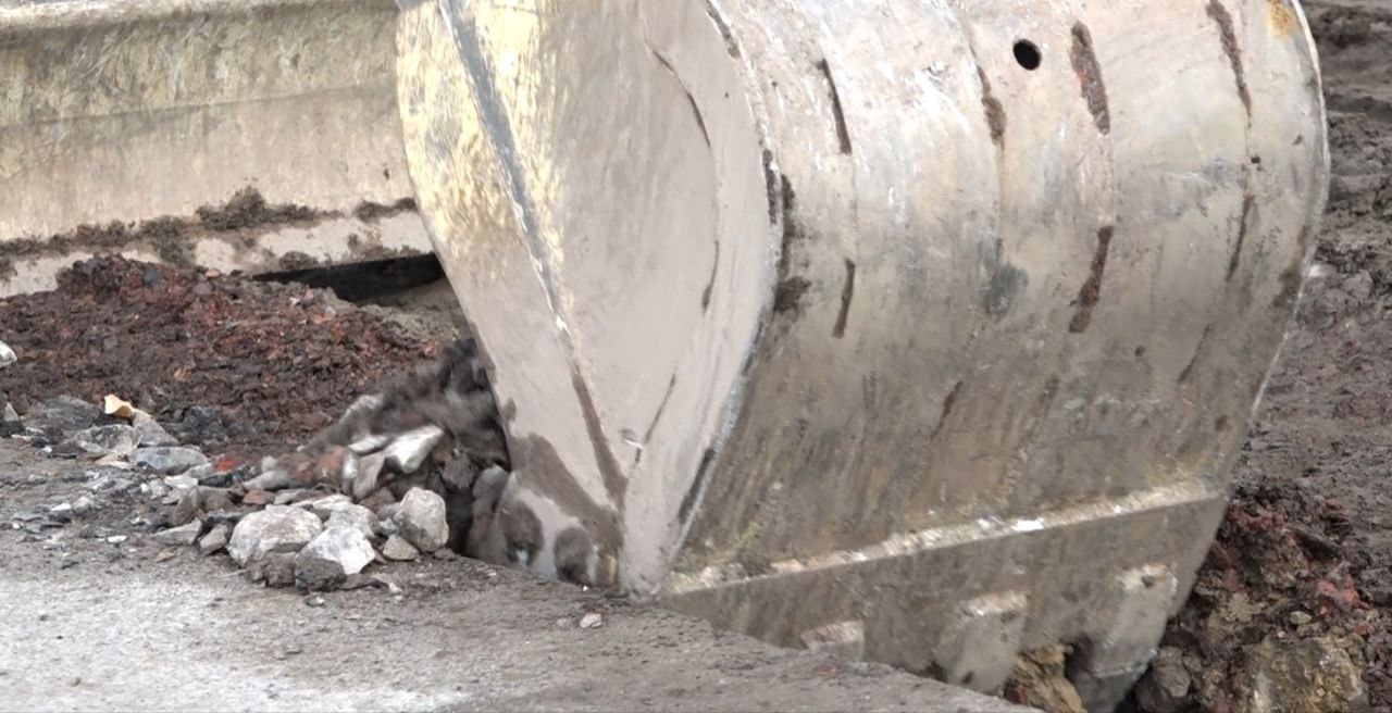 У ДК имени «Молодой Гвардии» благоустраивают территорию У ДК имени «Молодой Гвардии» благоустраивают территорию