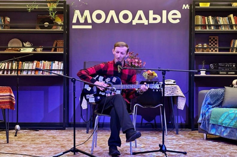 В Молодежном центре Свердловска прошел Квартирник ко Дню города!