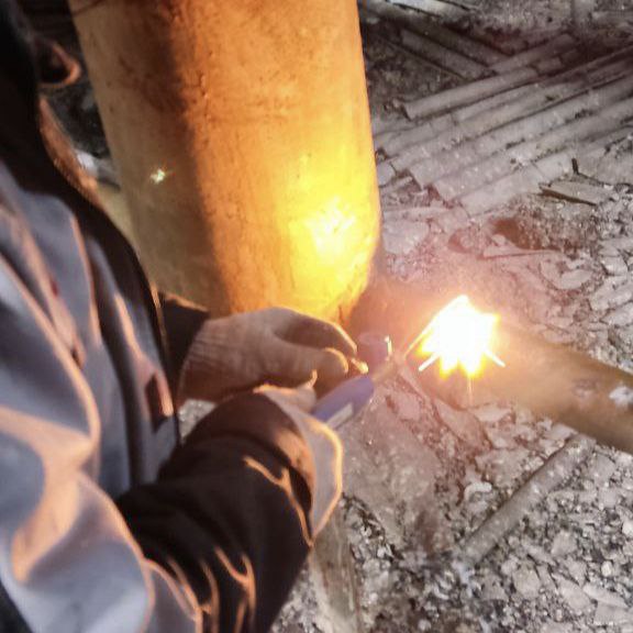 Луганский филиал единой управляющей компании оперативно проводит сварочные работы в связи с возникшими аварийными ситуациями после запуска котельных