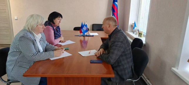 Светлана Гизай: В рамках рабочей поездки с коллегой - депутатом Народного Совета ЛНР Линой Вокаловой в Славяносербске встретились с Главой округа Сергеем Крамаренко, Председателем Совета округа, замсекретаря партии «Единая...