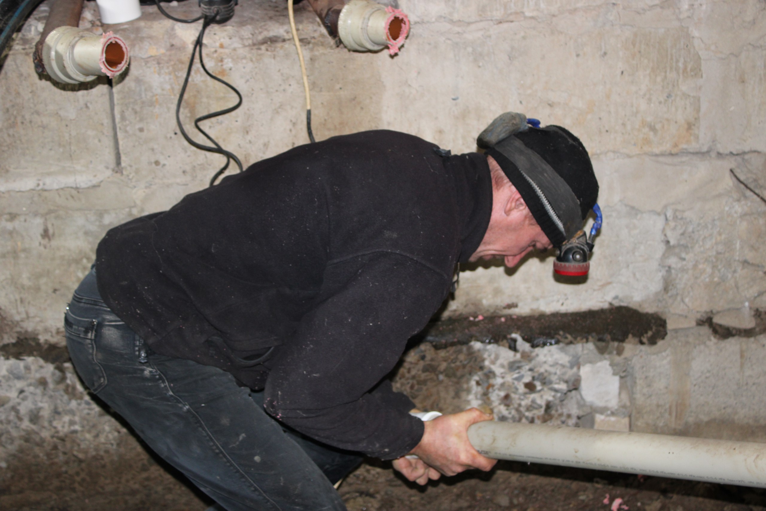 Ровеньковский филиал ЕУК ведет работу по устранению аварий и регулировке системы централизованного отопления Ровеньковский филиал ЕУК ведет работу по устранению аварий и регулировке системы централизованного отопления