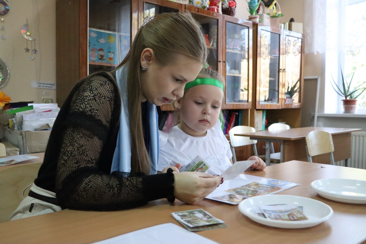 «Родина у нас одна»: маленькие стахановчане прошли патриотический квест «Родина у нас одна»: маленькие стахановчане прошли патриотический квест