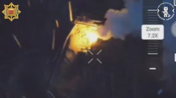 Операторы БПЛА из группы «ШРАМА» СпН «АХМАТ» МО РФ продолжают методично выявлять позиции противника, используя тактику поджога блиндажей