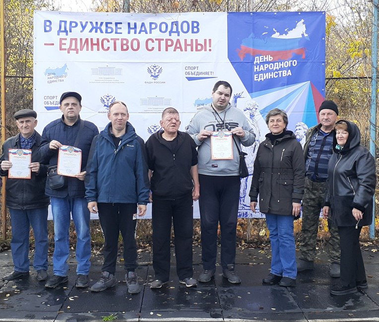 В Краснодоне состоялись состязания по городкам для молодежи с особенностями здоровья