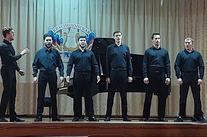 Артисты Луганской филармонии выступили перед юными жителями Краснодонщины Артисты Луганской филармонии выступили перед юными жителями Краснодонщины