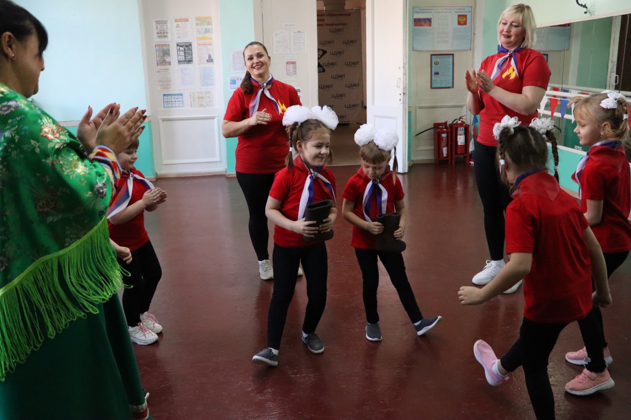 «Родина у нас одна»: маленькие стахановчане прошли патриотический квест «Родина у нас одна»: маленькие стахановчане прошли патриотический квест