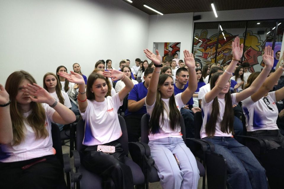 Денис Колесников принял участие в молодежном форуме «Время Донбасса» Денис Колесников принял участие в молодежном форуме «Время Донбасса»