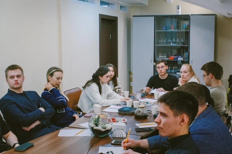 Молодежный парламент Красноярского края соберет для жителей ЛНР повербанки