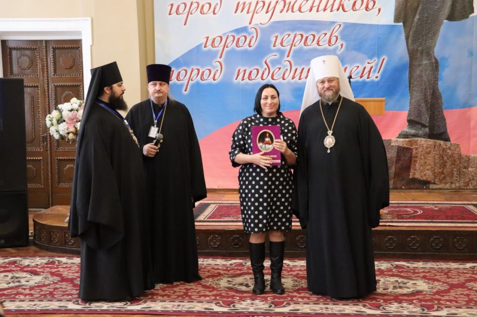 В Стаханове прошли I Северодонецкие образовательные чтения В Стаханове прошли I Северодонецкие образовательные чтения