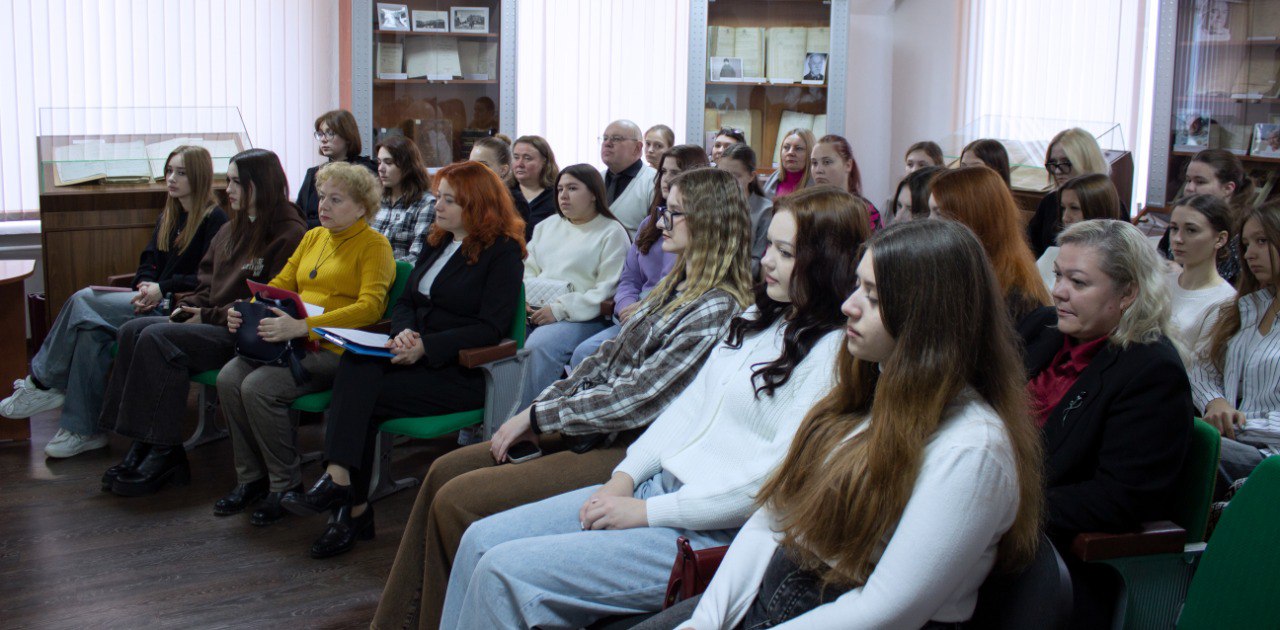 В Архивной службе ЛНР прошла Межрегиональная научно-практическая конференция «Архив и историко-документальное наследие России», приуроченная к 80-летию Великой Победы и 100-летию архивной службы ЛНР В Архивной службе ЛНР прошла Межрегиональная научно-практическая конференция «Архив и историко-документальное наследие России», приуроченная к 80-летию Великой Победы и 100-летию архивной службы ЛНР