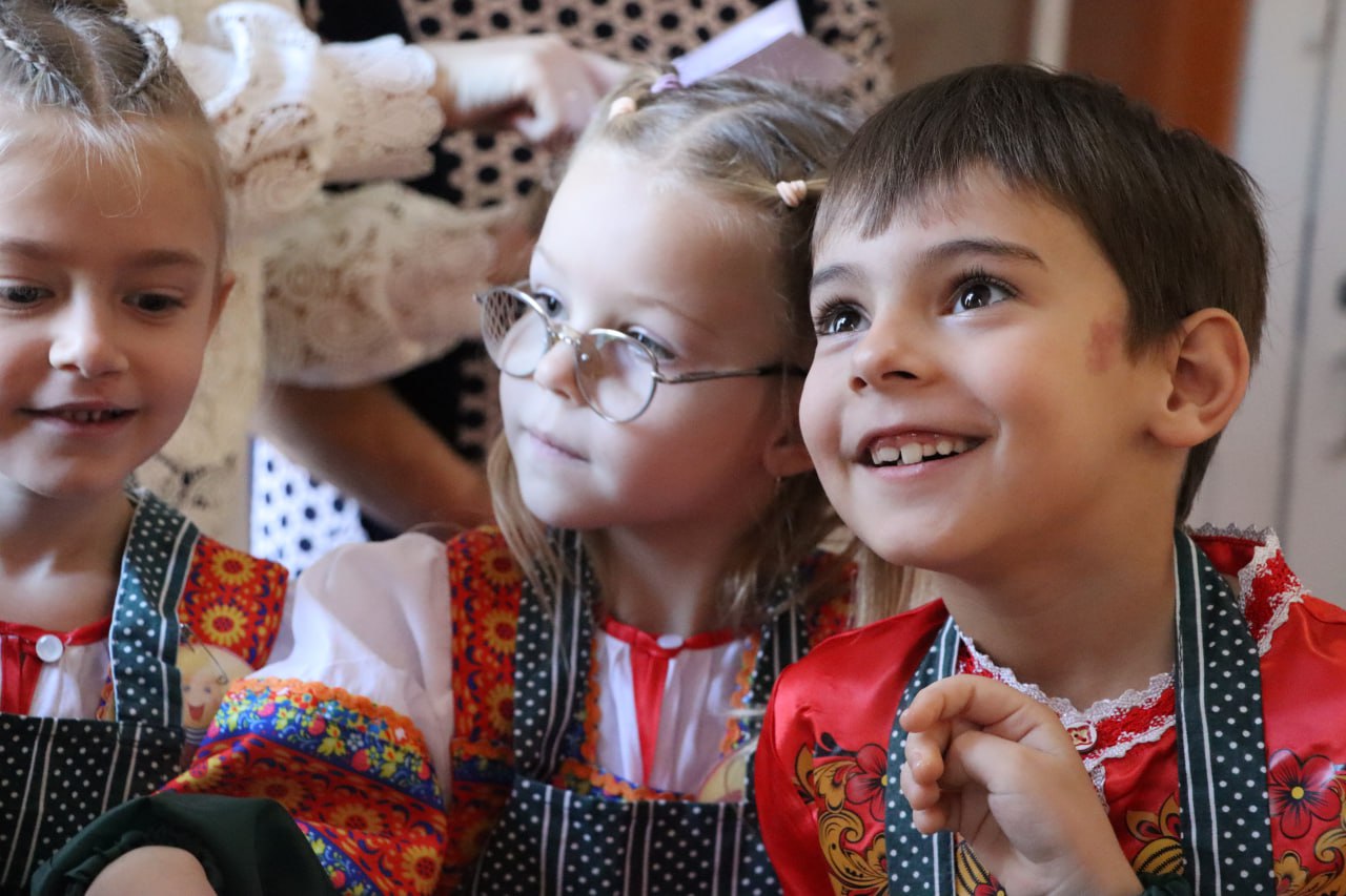 «Родина у нас одна»: маленькие стахановчане прошли патриотический квест «Родина у нас одна»: маленькие стахановчане прошли патриотический квест