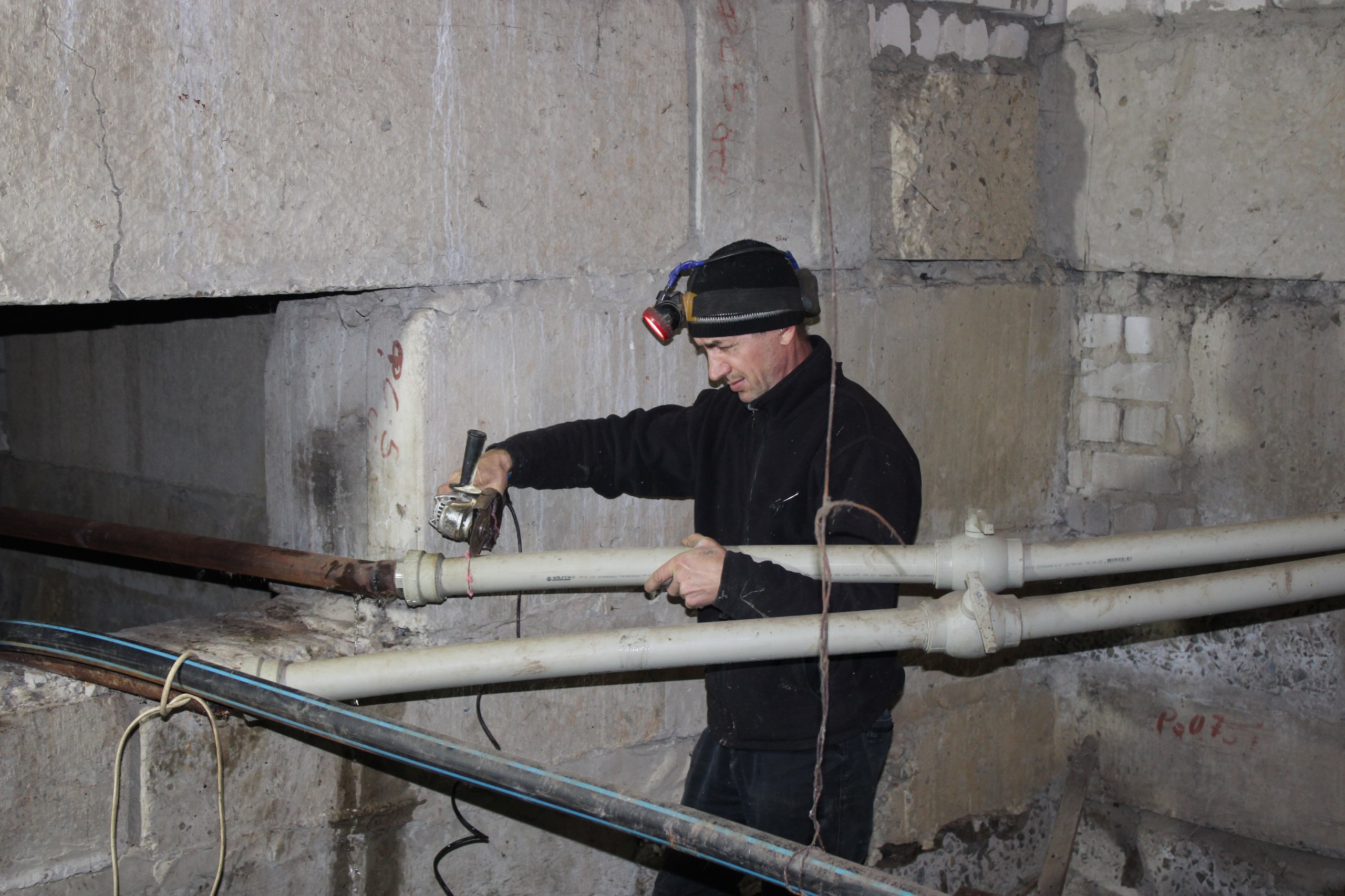 Ровеньковский филиал ЕУК ведет работу по устранению аварий и регулировке системы централизованного отопления Ровеньковский филиал ЕУК ведет работу по устранению аварий и регулировке системы централизованного отопления