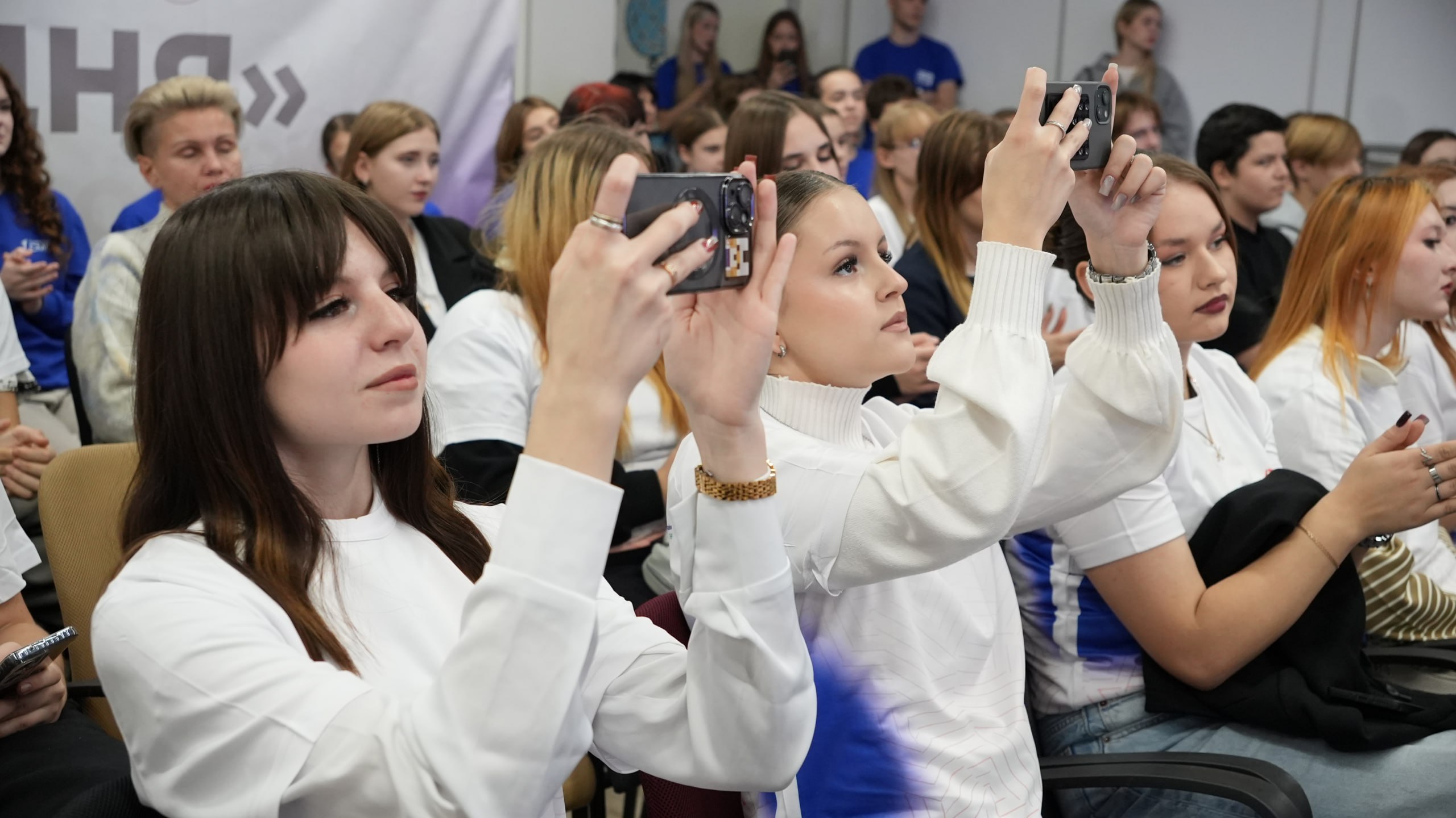 Время заявить о себе! Победитель конкурса Росмолодёжь.Гранты Алина Сиволап реализовала свой проект, чтобы показать: возможности есть у каждого, главное – не бояться действовать Время заявить о себе! Победитель конкурса Росмолодёжь.Гранты Алина Сиволап реализовала свой проект, чтобы показать: возможности есть у каждого, главное – не бояться действовать