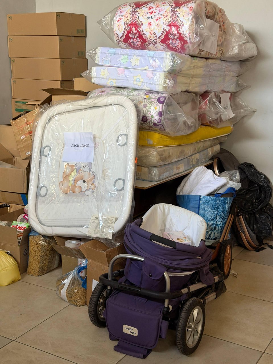 Населению Лисичанска жители Татарстана и предприятия передали самые необходимые товары Населению Лисичанска жители Татарстана и предприятия передали самые необходимые товары