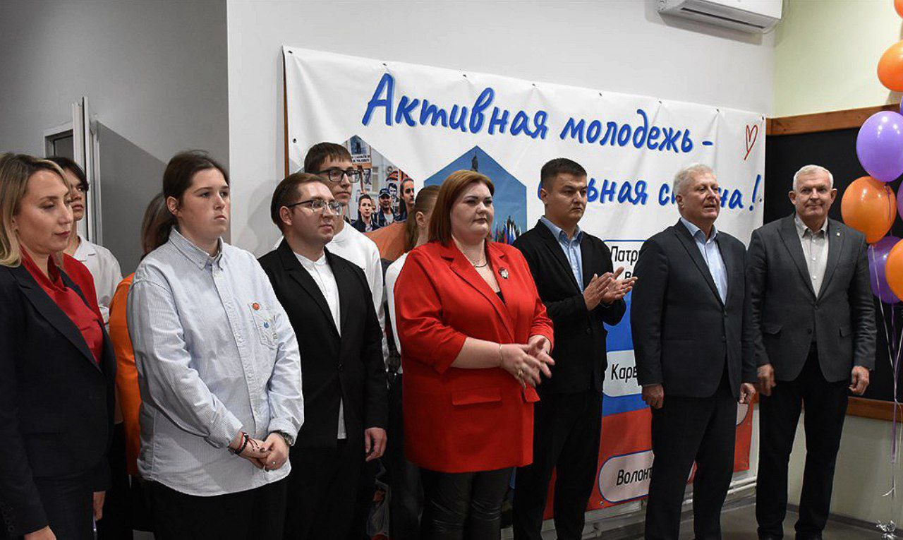 29 октября в Краснодоне на базе центра молодежных инициатив «Гравитация» состоялось торжественное открытие «Добро.Центра» — площадки для развития общественных и волонтёрских инициатив 29 октября в Краснодоне на базе центра молодежных инициатив «Гравитация» состоялось торжественное открытие «Добро.Центра» — площадки для развития общественных и волонтёрских инициатив