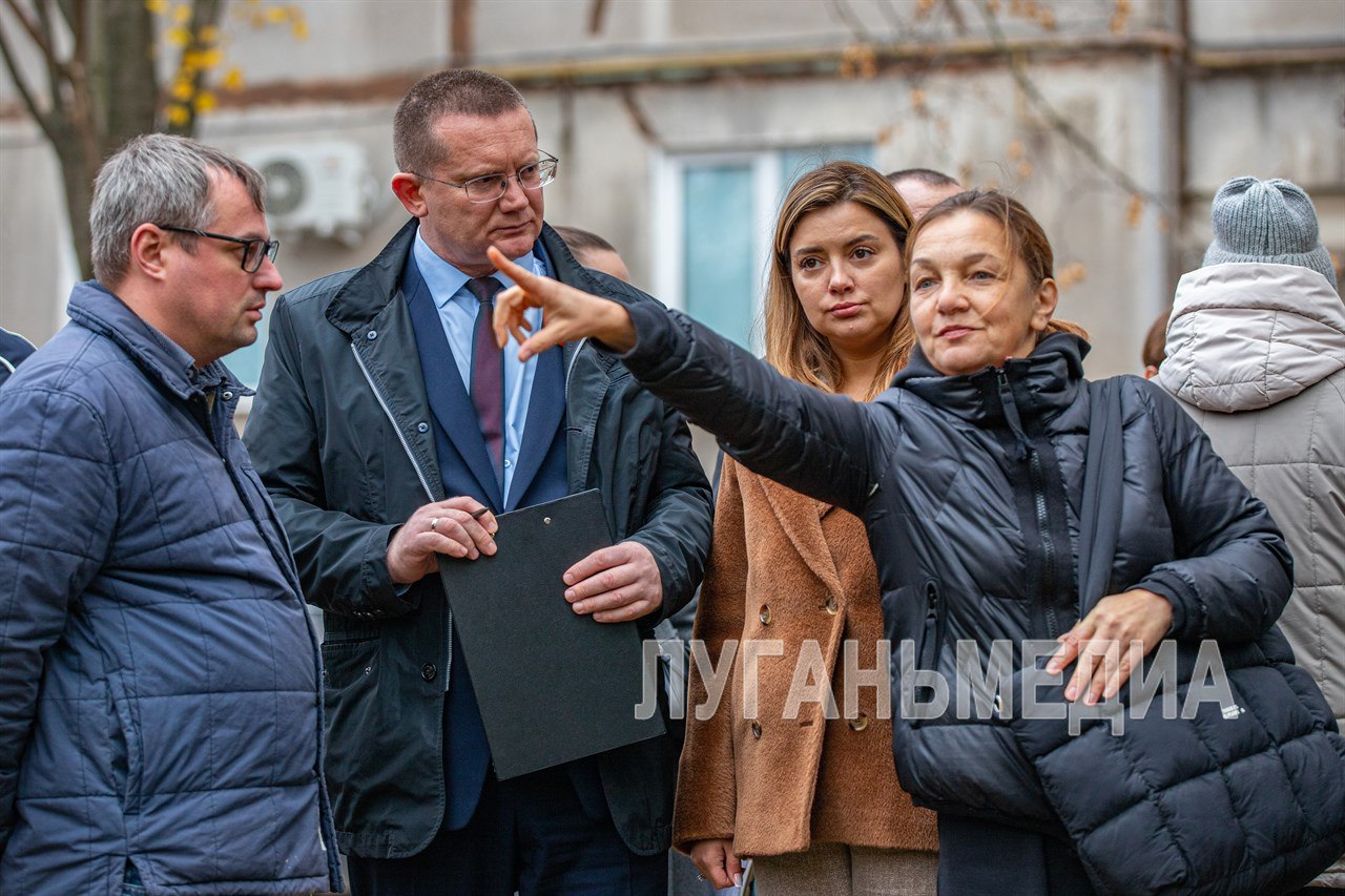 Депутаты обсудили с луганчанами решение проблем в сфере ЖКХ Депутаты обсудили с луганчанами решение проблем в сфере ЖКХ