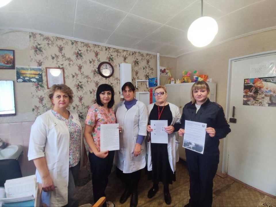 В женской консультации и детской поликлинике для будущих и уже состоявшихся мам сотрудники отделения ГИБДД г.Антрацит провели профилактические мероприятия, направленные на повышение безопасности передвижения в транспортных... В женской консультации и детской поликлинике для будущих и уже состоявшихся мам сотрудники отделения ГИБДД г.Антрацит провели профилактические мероприятия, направленные на повышение безопасности передвижения в транспортных...