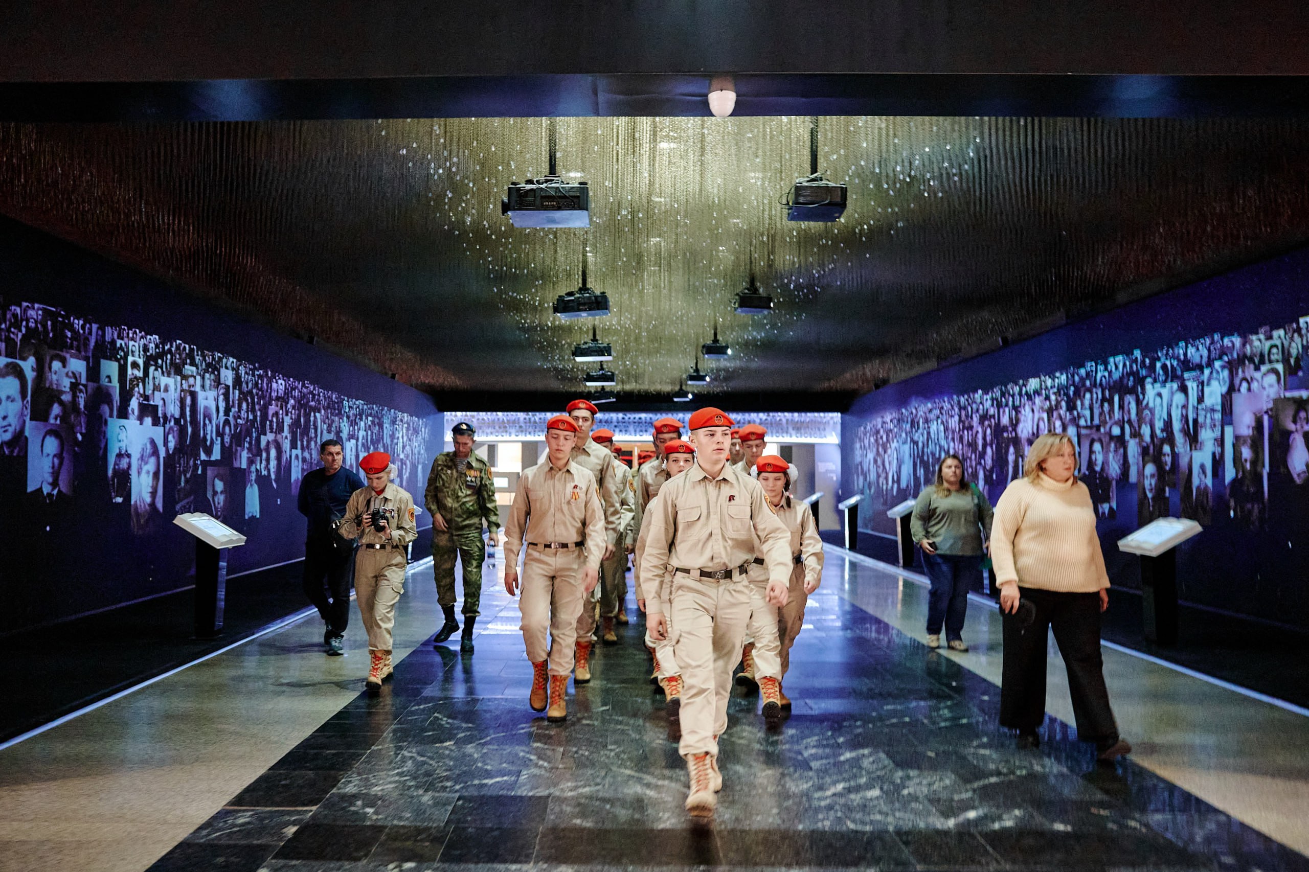 Молодёжь Донбасса и Новороссии почтила память героев в Музее Победы в Москве Молодёжь Донбасса и Новороссии почтила память героев в Музее Победы в Москве