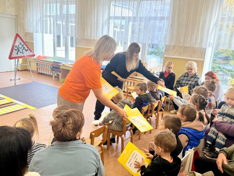 «Лаборатория Безопасности» зажигает зелёный свет для юных пешеходов в «Рубежанский ясли-сад Дельфин» «Лаборатория Безопасности» зажигает зелёный свет для юных пешеходов в «Рубежанский ясли-сад Дельфин»