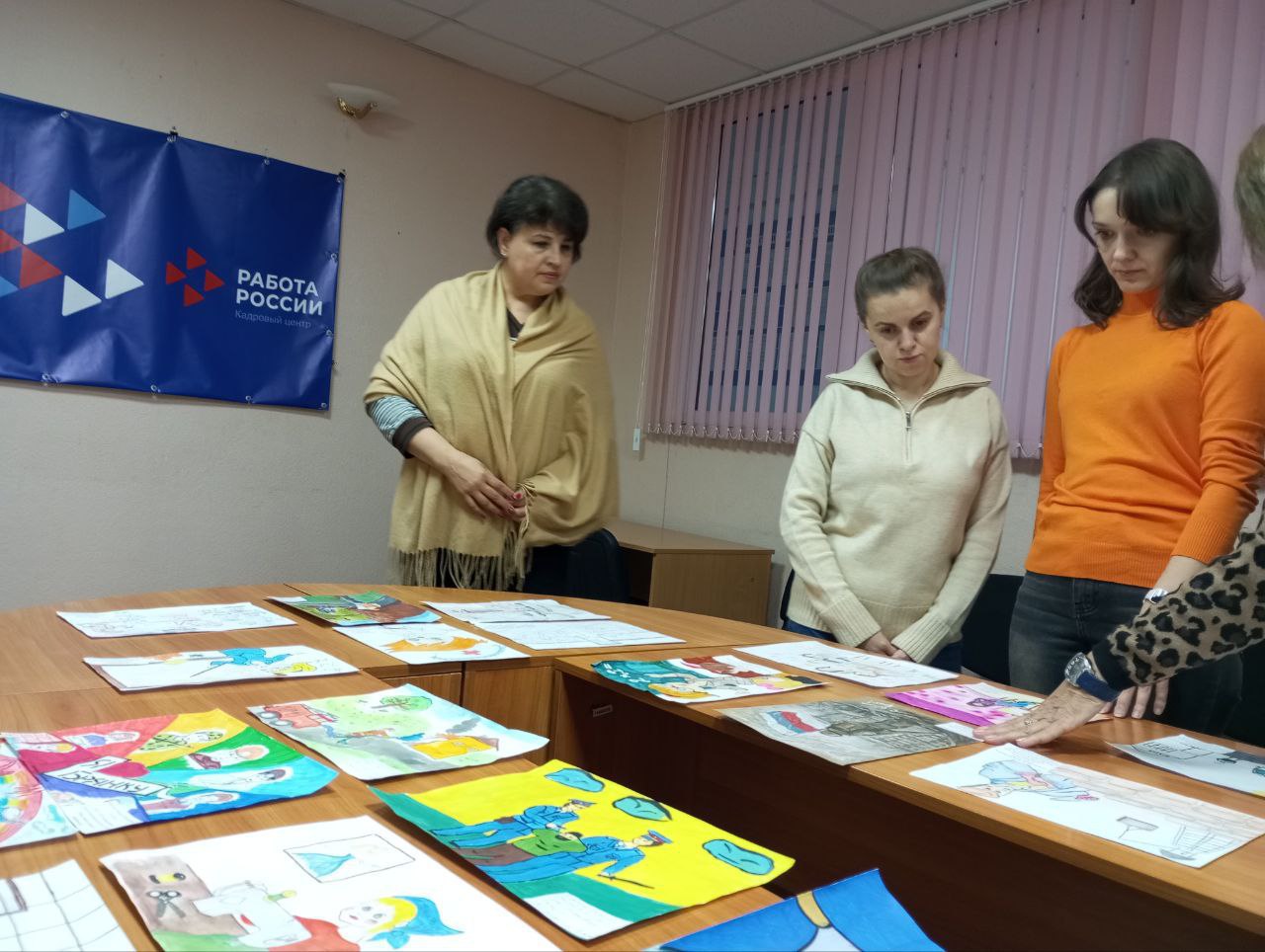 Подведение итогов конкурса рисунков «Мой город в радуге профессий» в г. Брянке Подведение итогов конкурса рисунков «Мой город в радуге профессий» в г. Брянке