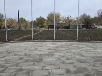 Сергей Колягин: Дорогие друзья!. Сегодня, при планировании объема работ к предстоящему субботнику мы обратили внимание на одну неприятную деталь на площади, где мероприятия по благоустройству еще не окончены, но уже нужны...