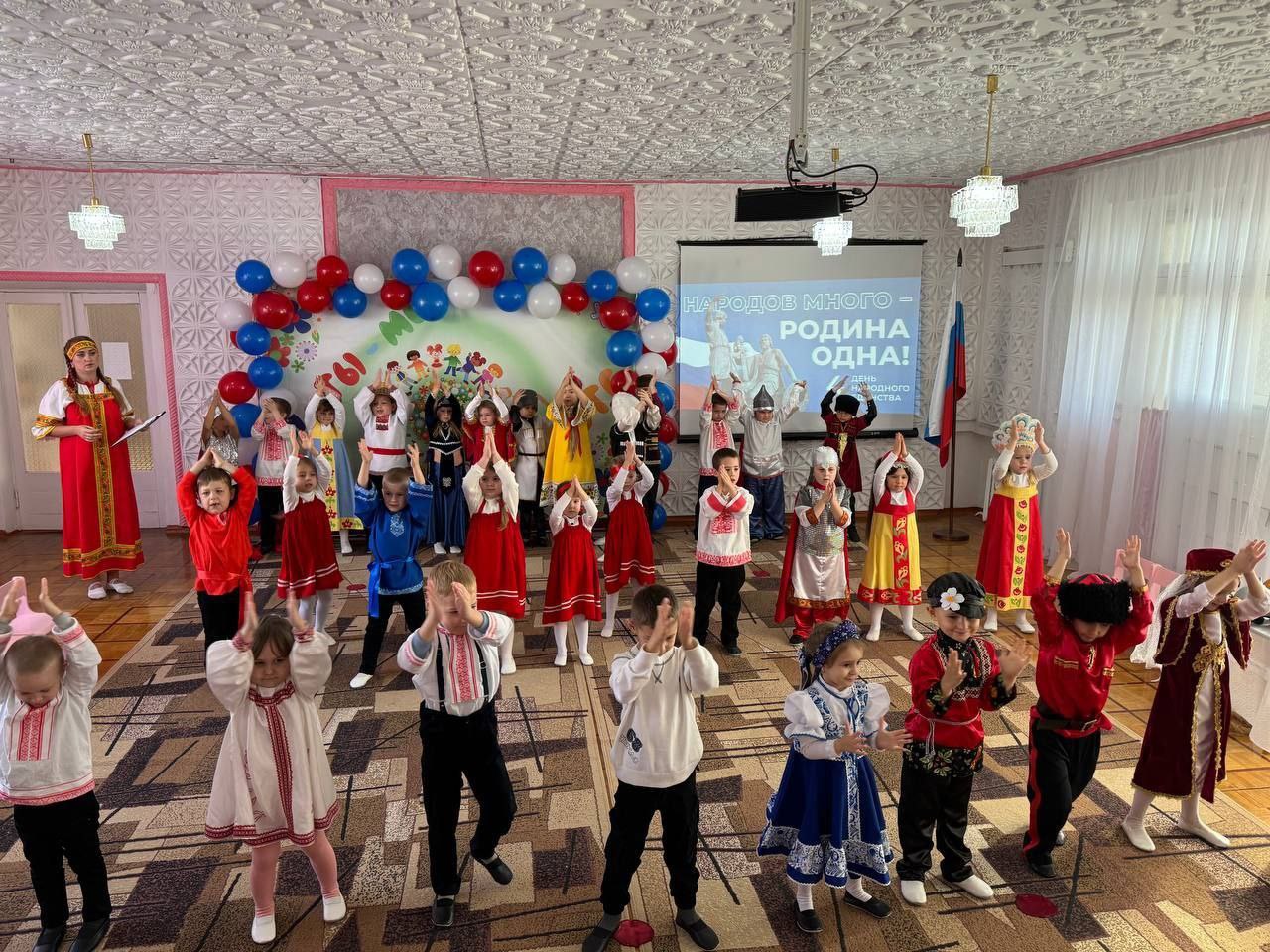 Единение – это все вместе, это значит, что все как один Единение – это все вместе, это значит, что все как один