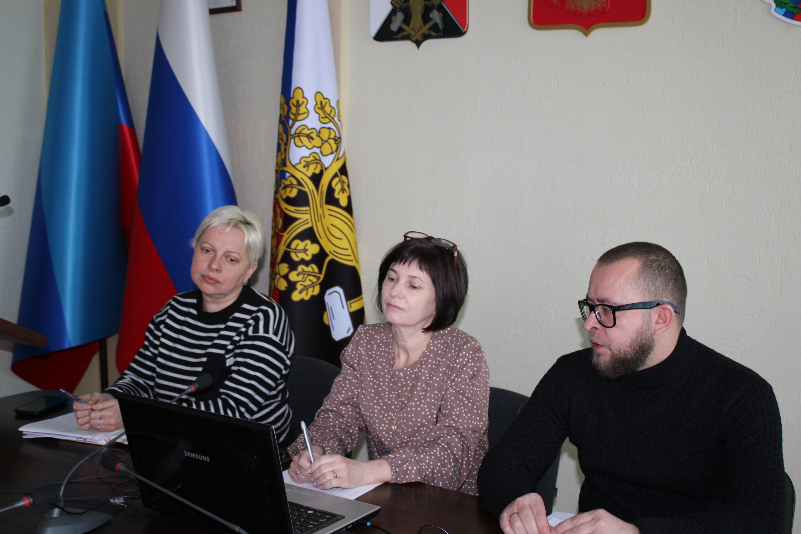 В Администрации городского округа город Ровеньки состоялось очередное совещание в режиме ВКС, проводимое МИЗО В Администрации городского округа город Ровеньки состоялось очередное совещание в режиме ВКС, проводимое МИЗО