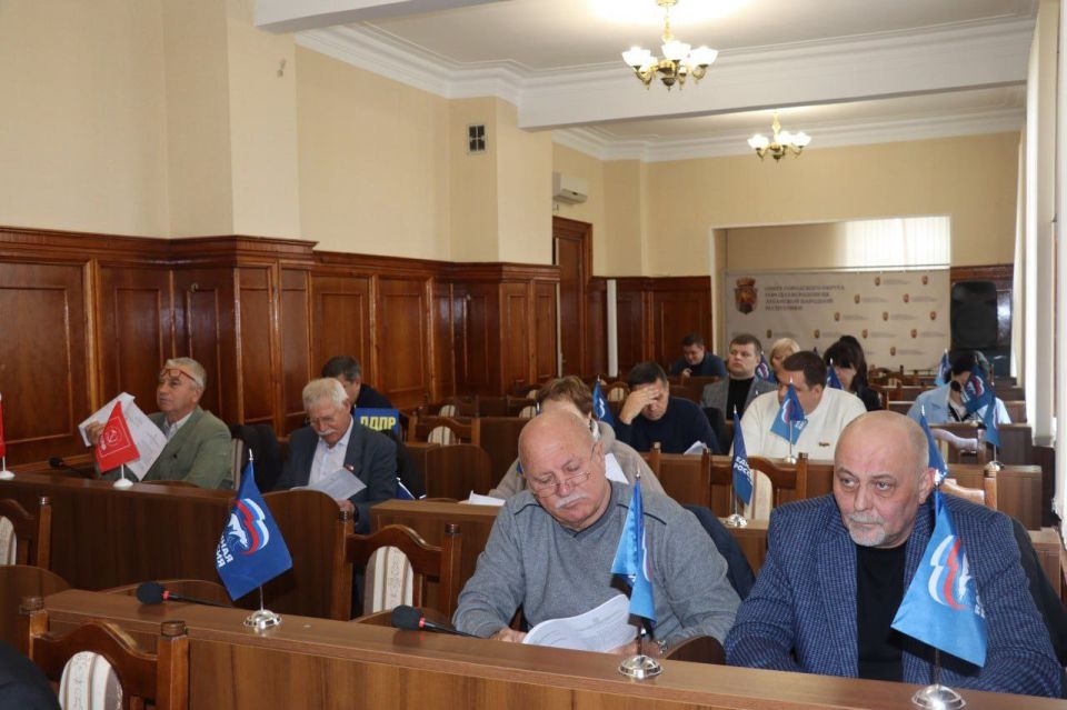 Сегодня состоялось совместное заседание постоянных комиссий Совета городского округа город Северодонецк по правовой политике и связям с общественностью, по социально-экономическому развитию и вопросам ЖКХ, а также по... Сегодня состоялось совместное заседание постоянных комиссий Совета городского округа город Северодонецк по правовой политике и связям с общественностью, по социально-экономическому развитию и вопросам ЖКХ, а также по...