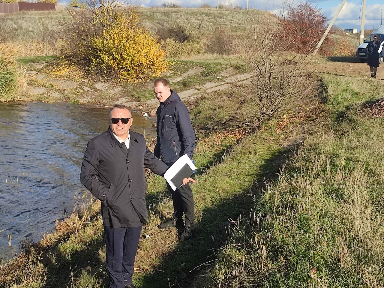 Сегодня сотрудники отдела чрезвычайных ситуаций, охраны труда и окружающей природной среды Администрации городского округа город Ровеньки посетили пруд «Валентиновский» для проведения планового анализа состояния дамбы Сегодня сотрудники отдела чрезвычайных ситуаций, охраны труда и окружающей природной среды Администрации городского округа город Ровеньки посетили пруд «Валентиновский» для проведения планового анализа состояния дамбы