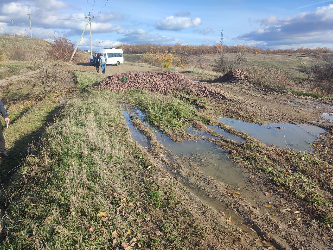 Сегодня сотрудники отдела чрезвычайных ситуаций, охраны труда и окружающей природной среды Администрации городского округа город Ровеньки посетили пруд «Валентиновский» для проведения планового анализа состояния дамбы Сегодня сотрудники отдела чрезвычайных ситуаций, охраны труда и окружающей природной среды Администрации городского округа город Ровеньки посетили пруд «Валентиновский» для проведения планового анализа состояния дамбы