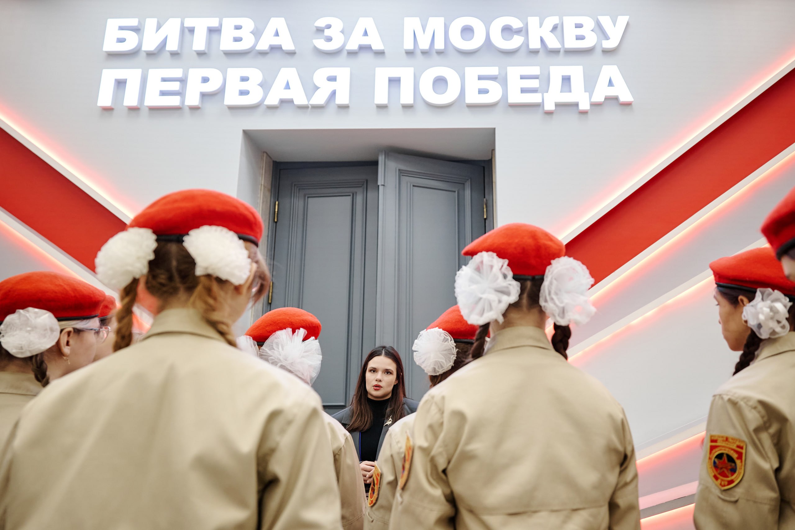 Молодёжь Донбасса и Новороссии почтила память героев в Музее Победы в Москве Молодёжь Донбасса и Новороссии почтила память героев в Музее Победы в Москве