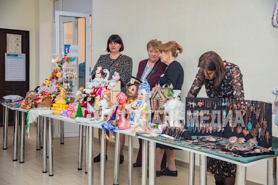 В Луганской республиканской универсальной научной библиотеке имени М. Горького состоялся традиционный этнофестиваль «Наш дом – Россия», посвященный Дню народного единств В Луганской республиканской универсальной научной библиотеке имени М. Горького состоялся традиционный этнофестиваль «Наш дом – Россия», посвященный Дню народного единств