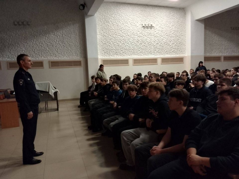 Сотрудники Госавтоинспекции ЛНР провели профориентационное мероприятие