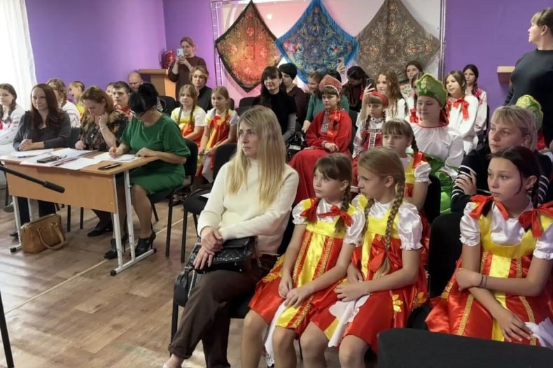 В Свердловском центре детского и юношеского творчества «Мечта» проведён муниципальный конкурс народной песни «Песня - душа народа!» В Свердловском центре детского и юношеского творчества «Мечта» проведён муниципальный конкурс народной песни «Песня - душа народа!»