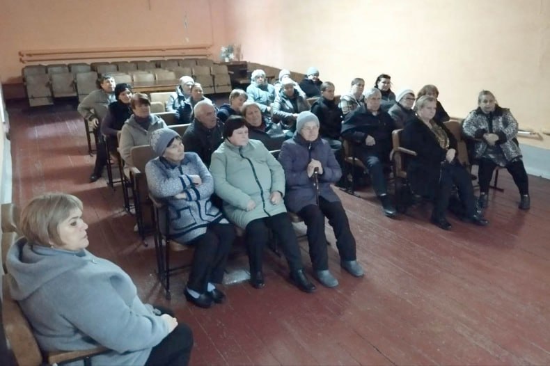 В здании сельского клуба села Панченково состоялся сход жителей села, на нем присутствовало 35 человек В здании сельского клуба села Панченково состоялся сход жителей села, на нем присутствовало 35 человек