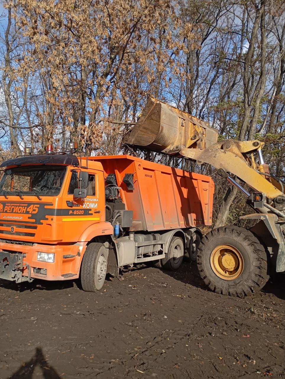 Андрей Рубанцов: Ровеньковские коммунальные службы наводят порядок на городском кладбище