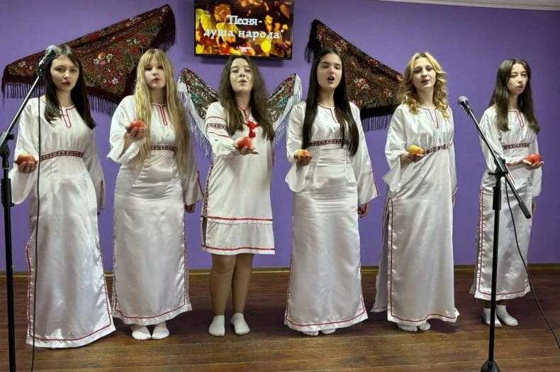 В Свердловском центре детского и юношеского творчества «Мечта» проведён муниципальный конкурс народной песни «Песня - душа народа!» В Свердловском центре детского и юношеского творчества «Мечта» проведён муниципальный конкурс народной песни «Песня - душа народа!»