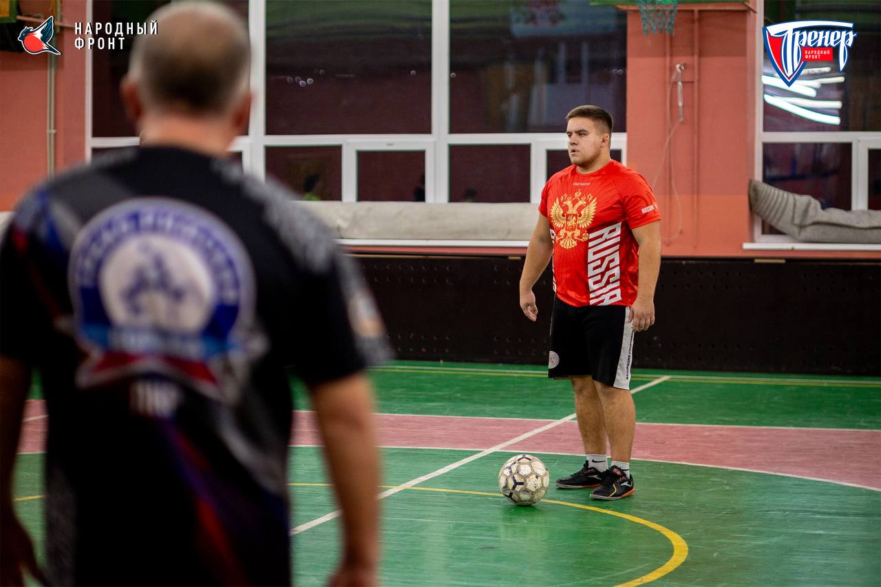 Тренерам посвящается!. Команда молодёжки НФ поздравила тренера Олега Плехова с профессиональным праздником Тренерам посвящается!. Команда молодёжки НФ поздравила тренера Олега Плехова с профессиональным праздником