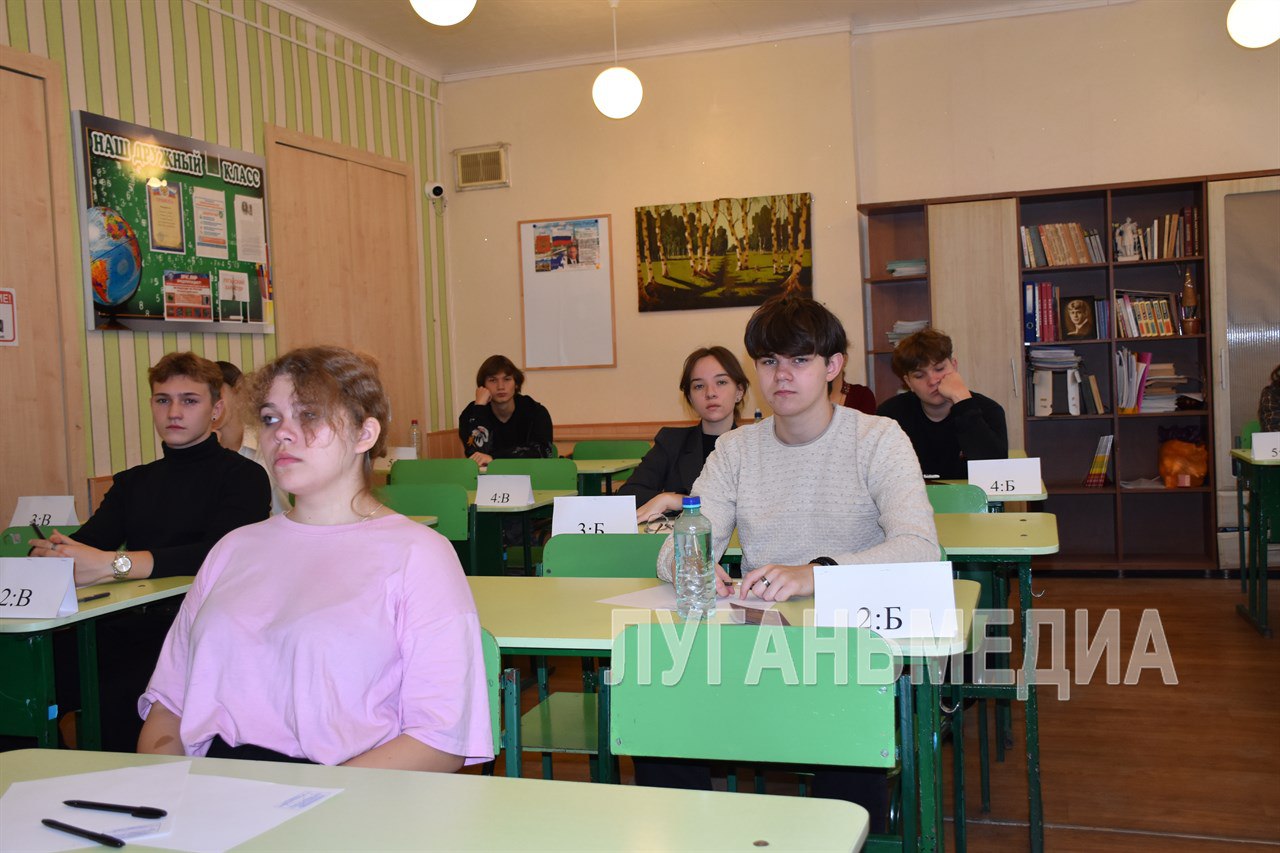 Школьники Луганской Народной Республики приступили к сдаче пробного ЕГЭ Школьники Луганской Народной Республики приступили к сдаче пробного ЕГЭ