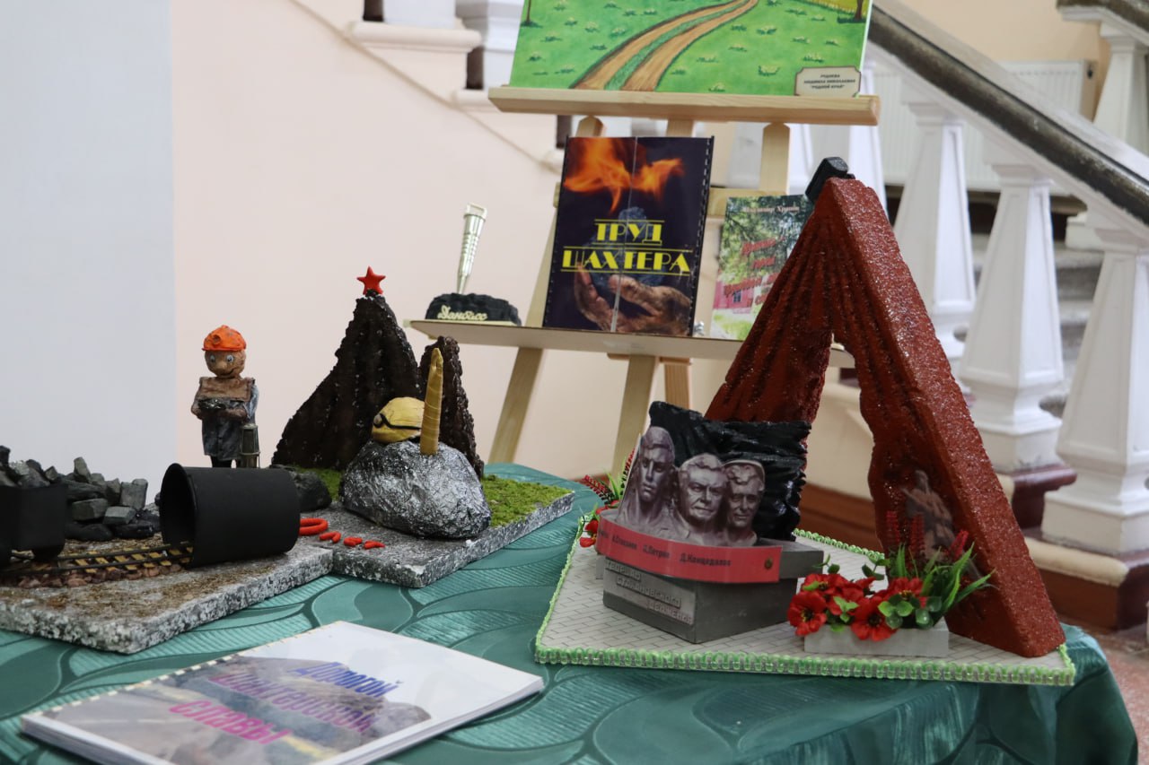 В Стаханове прошла Республиканская конференция по вопросам трудового воспитания молодежи В Стаханове прошла Республиканская конференция по вопросам трудового воспитания молодежи