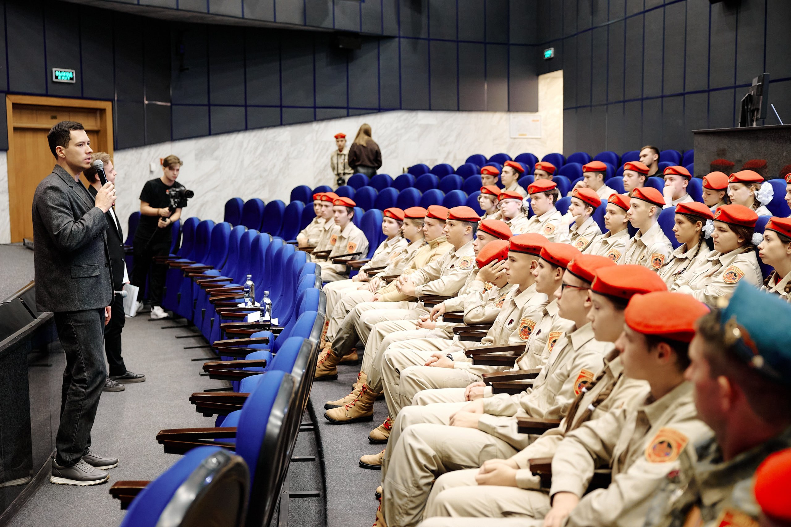 Молодёжь Донбасса и Новороссии почтила память героев в Музее Победы в Москве Молодёжь Донбасса и Новороссии почтила память героев в Музее Победы в Москве