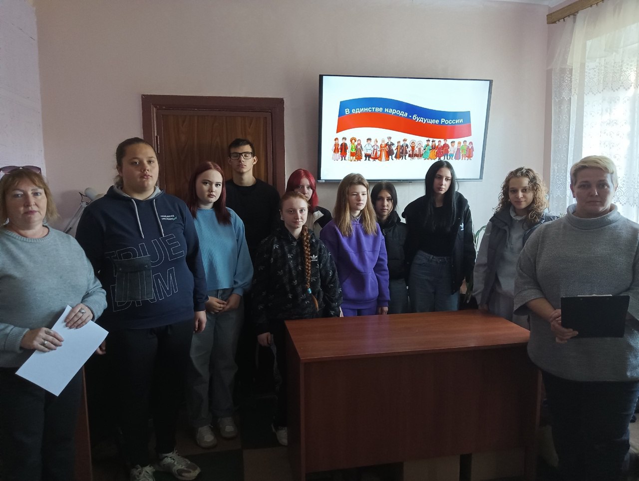 К Дню народного единства в Лутугинской центральной районной библиотеке состоялся исторический час