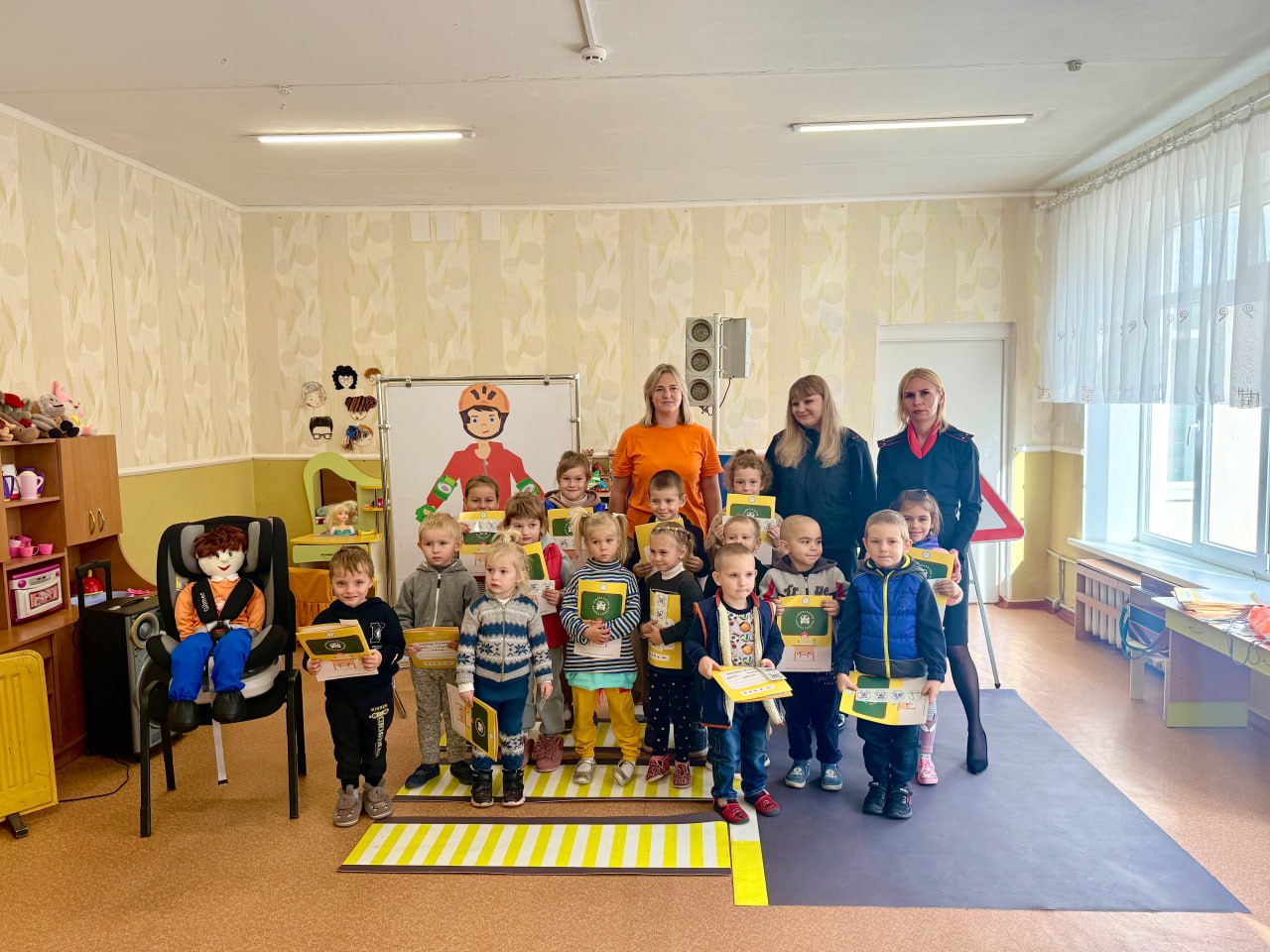 «Лаборатория Безопасности» зажигает зелёный свет для юных пешеходов в «Рубежанский ясли-сад Дельфин»