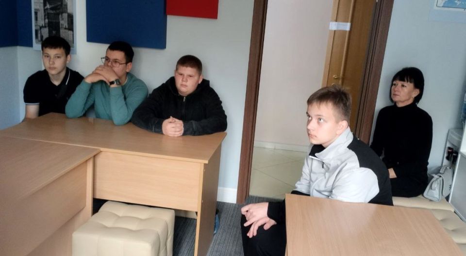 На базе Детского центра Антрацитовского исторического музея с целью формирования представлений об истории России, ее героическом прошлом для учащихся Есауловской основной школы и воспитанников Внешкольного центра детского... На базе Детского центра Антрацитовского исторического музея с целью формирования представлений об истории России, ее героическом прошлом для учащихся Есауловской основной школы и воспитанников Внешкольного центра детского...