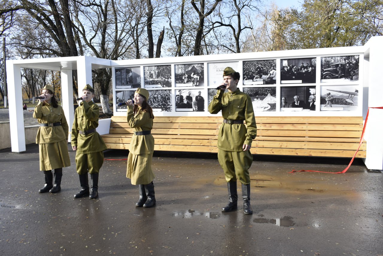 В Перевальске состоялось открытие арт-объекта "Театральная площадь" В Перевальске состоялось открытие арт-объекта "Театральная площадь"