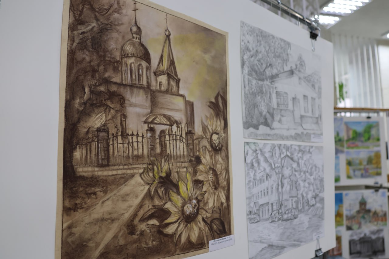 В Луганском краеведческом музее открылась выставка детского пленэра В Луганском краеведческом музее открылась выставка детского пленэра