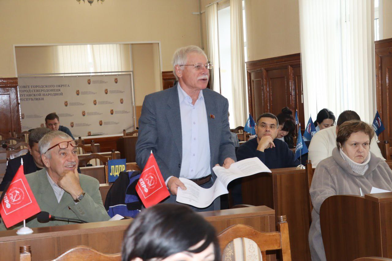 Сегодня состоялось совместное заседание постоянных комиссий Совета городского округа город Северодонецк по правовой политике и связям с общественностью, по социально-экономическому развитию и вопросам ЖКХ, а также по... Сегодня состоялось совместное заседание постоянных комиссий Совета городского округа город Северодонецк по правовой политике и связям с общественностью, по социально-экономическому развитию и вопросам ЖКХ, а также по...