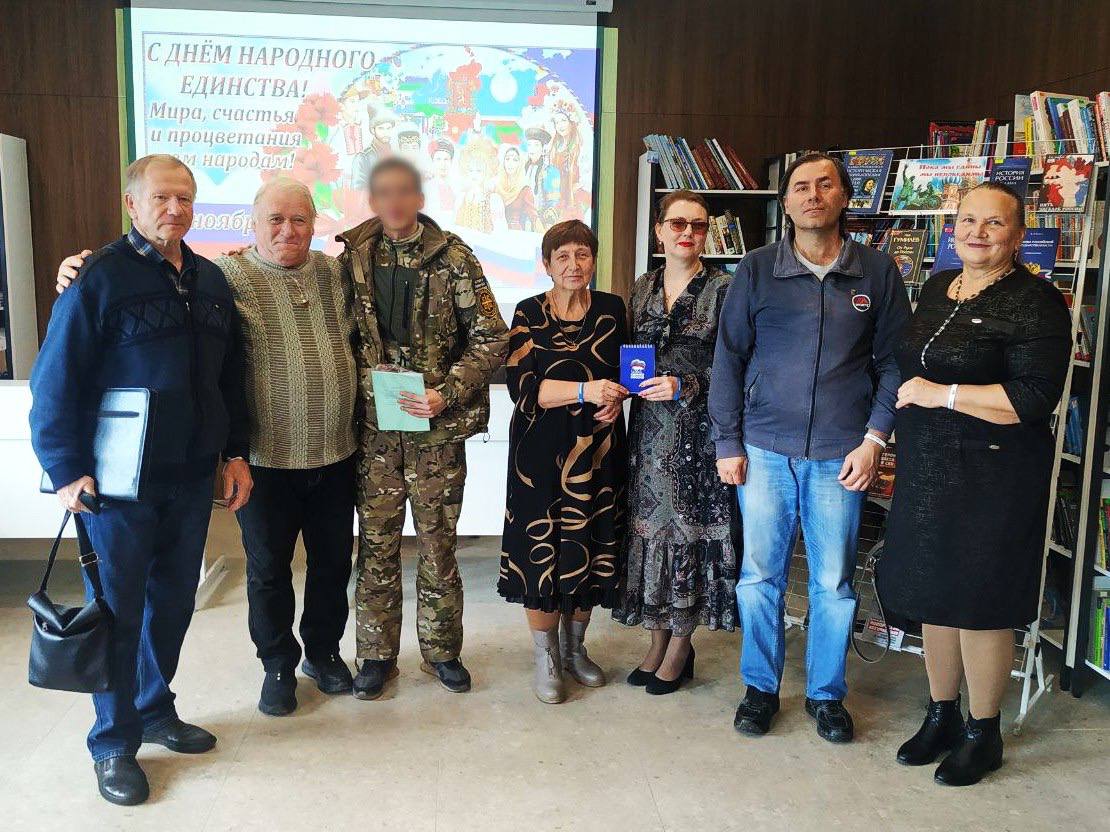 В честь Дня Народного Единства активисты и сторонники «ЕДИНОЙ РОССИИ» приняли участие в творческом событии В честь Дня Народного Единства активисты и сторонники «ЕДИНОЙ РОССИИ» приняли участие в творческом событии