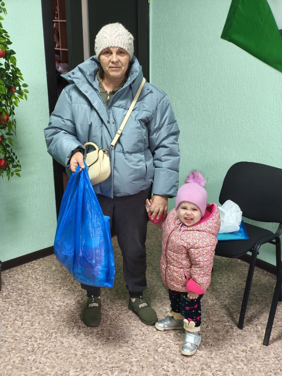 Вячеслав Третьяков: Накануне Дня народного единства помощь, привезённая из Москвы проректором Российского социального государственного университета (РГСУ, г. Москва) Дмитрием Самойленко, была доставлена самым маленьким... Вячеслав Третьяков: Накануне Дня народного единства помощь, привезённая из Москвы проректором Российского социального государственного университета (РГСУ, г. Москва) Дмитрием Самойленко, была доставлена самым маленьким...